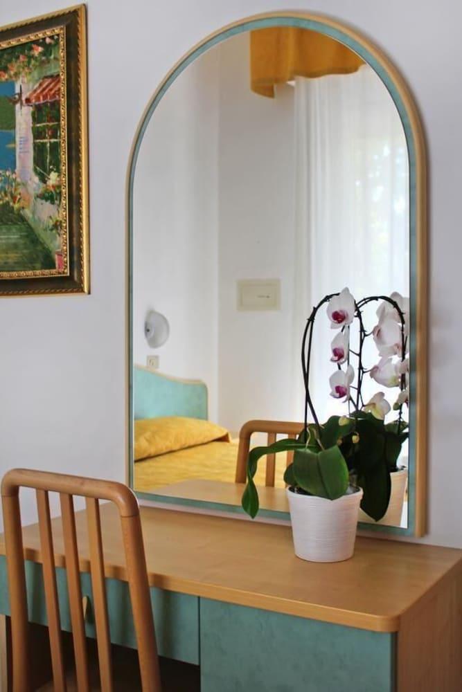 Hotel Flora เบลลาเรีย-อีเจอา มารีนา ภายนอก รูปภาพ