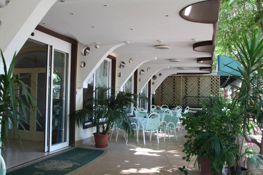 Hotel Flora เบลลาเรีย-อีเจอา มารีนา ภายนอก รูปภาพ