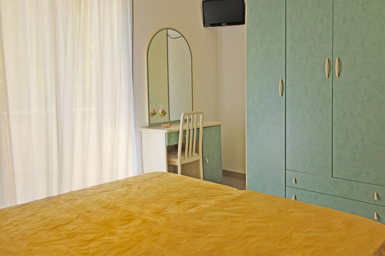 Hotel Flora เบลลาเรีย-อีเจอา มารีนา ภายนอก รูปภาพ